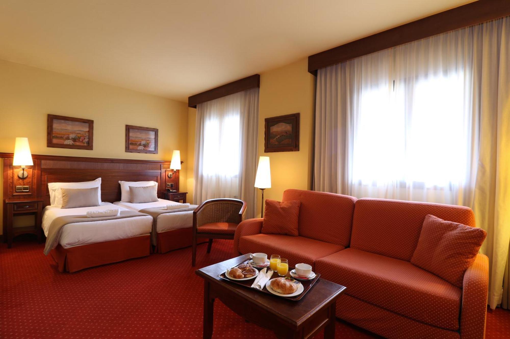 Hotel Rvhotels Tuca 4*